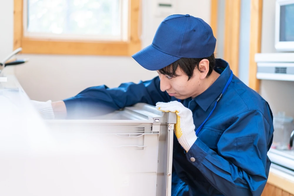 Home refrigerator repair service with advanced diagnostic tools